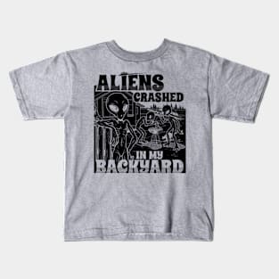 Aliens Crashed In My Backyard Funny Alien E.T. Retro Meme Kids T-Shirt